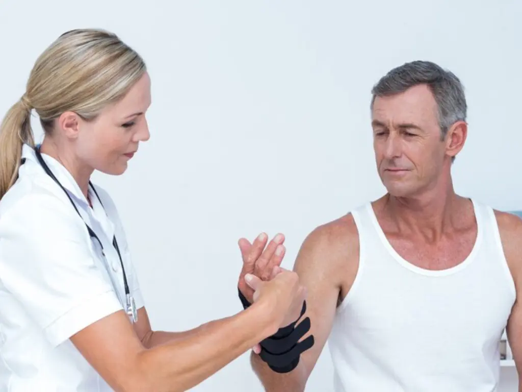 درمان دردهای مفصل؛ علائم، دلایل، تشخیص و بهترین روش‌های درمان